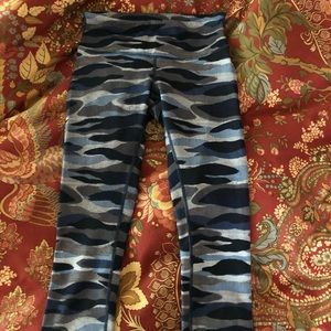 Lululemon crop camo leggings